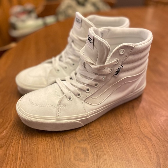 Vans mids all white, worn twice women’s size 8.5 - Picture 4 of 4